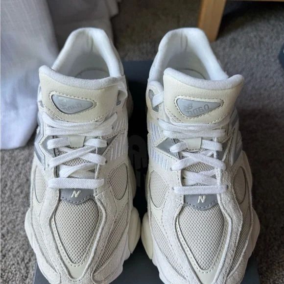 New Balance Cream Sneakers Retro-Inspired Chunky Design - Picture 2 of 7